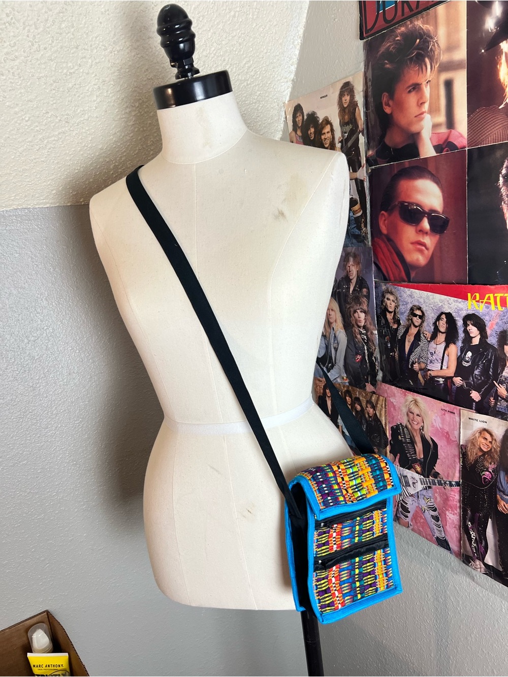Source Unknown Multicolor Beaded Crossbody Bag with Blue Trim